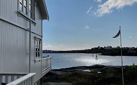 Nordlandshus Ved Havet Pa Reine, Lofoten